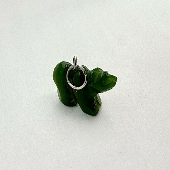 Vintage Carved Nephrite Jade Bear Charm Pendant - Picture 2 of 6